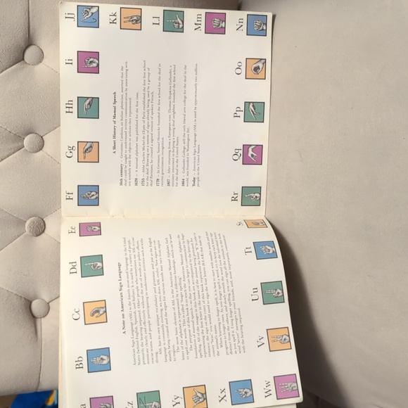 A Sign Language Alphabet Hand signs Scholastic By Kathleen Fain - Picture 6 of 16